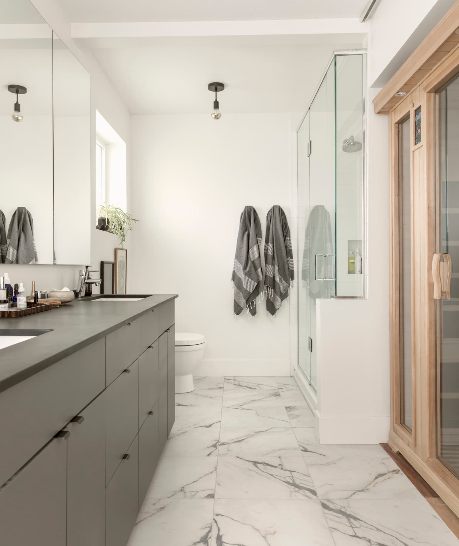 Mosaik-Dusche, Wandarmatur
